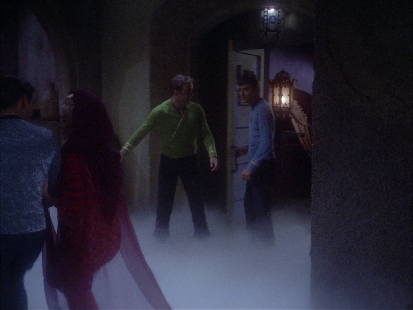 ariane179254_StarTrek_2x14_WolfInTheFold_0304.jpg