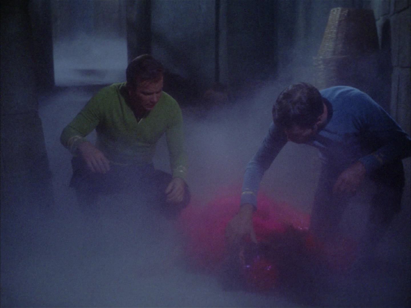 ariane179254_StarTrek_2x14_WolfInTheFold_0330.jpg