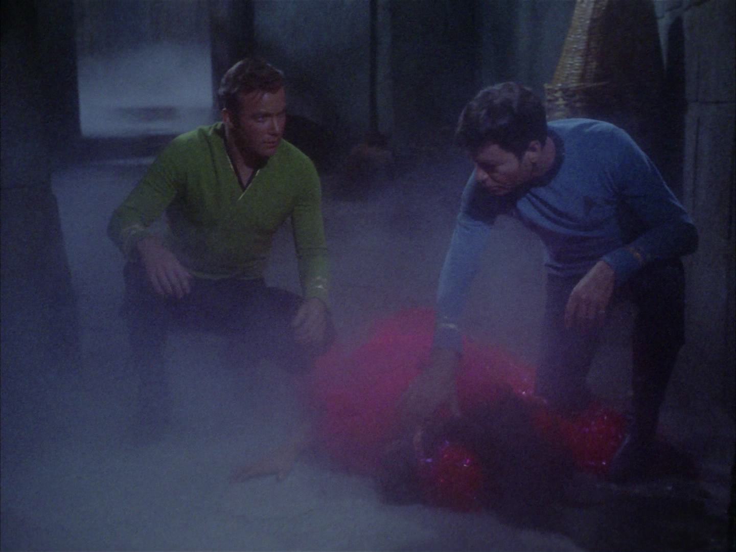 ariane179254_StarTrek_2x14_WolfInTheFold_0333.jpg