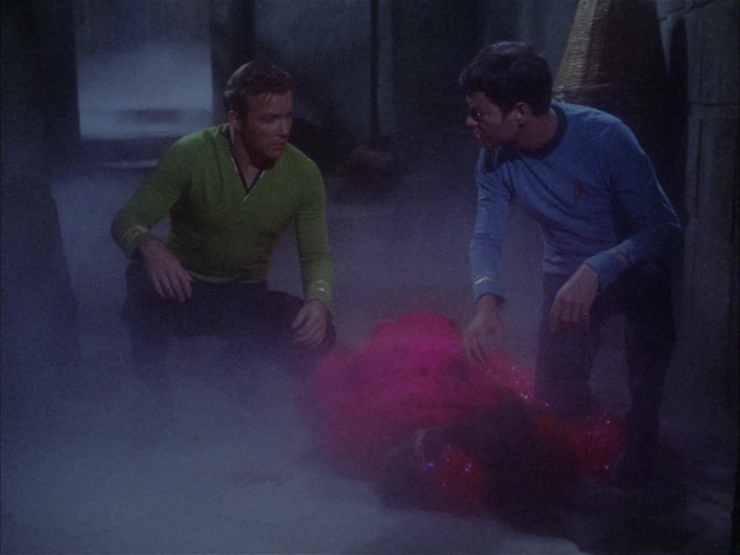ariane179254_StarTrek_2x14_WolfInTheFold_0334.jpg