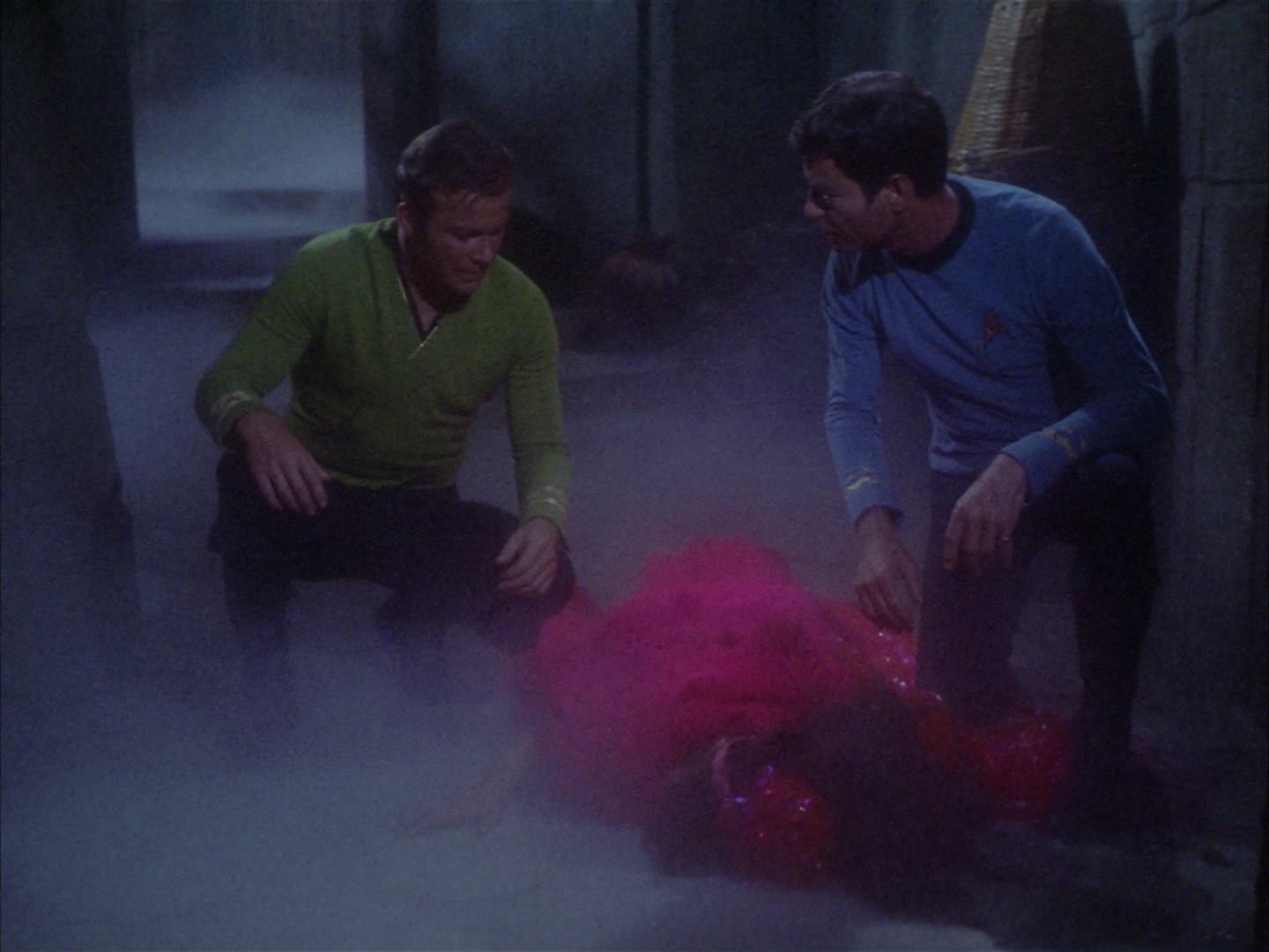 ariane179254_StarTrek_2x14_WolfInTheFold_0335.jpg