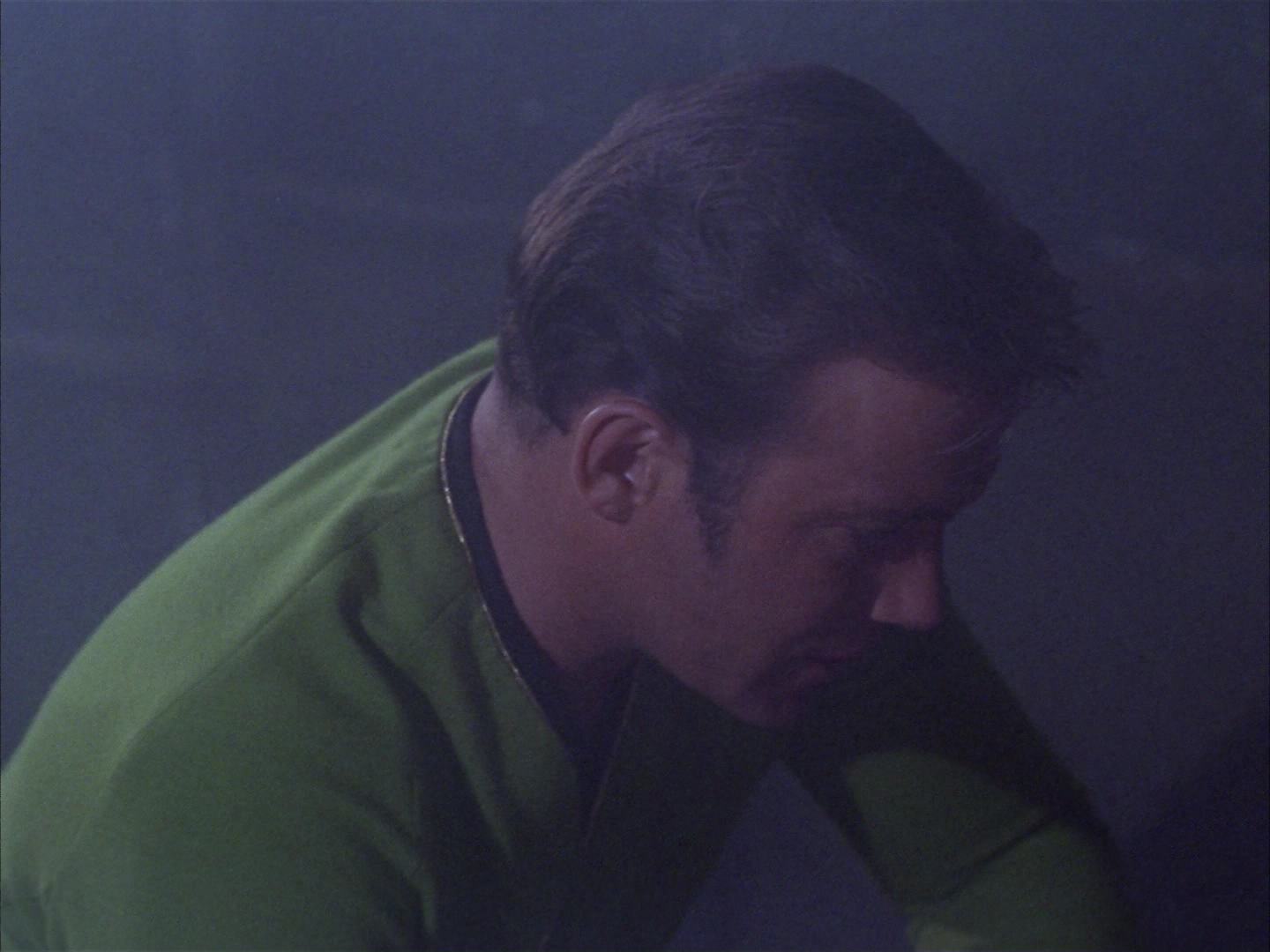 ariane179254_StarTrek_2x14_WolfInTheFold_0338.jpg