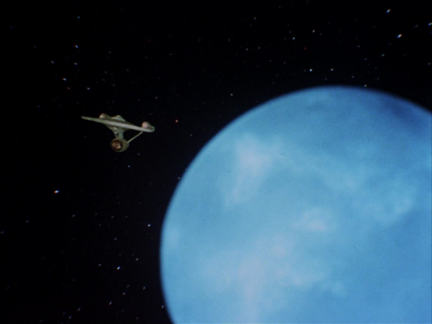 ariane179254_StarTrek_2x14_WolfInTheFold_0426.jpg