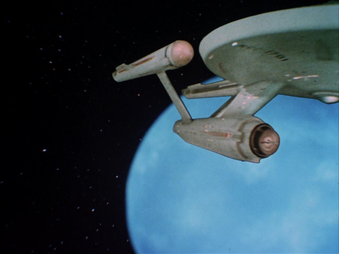 ariane179254_StarTrek_2x14_WolfInTheFold_0439.jpg