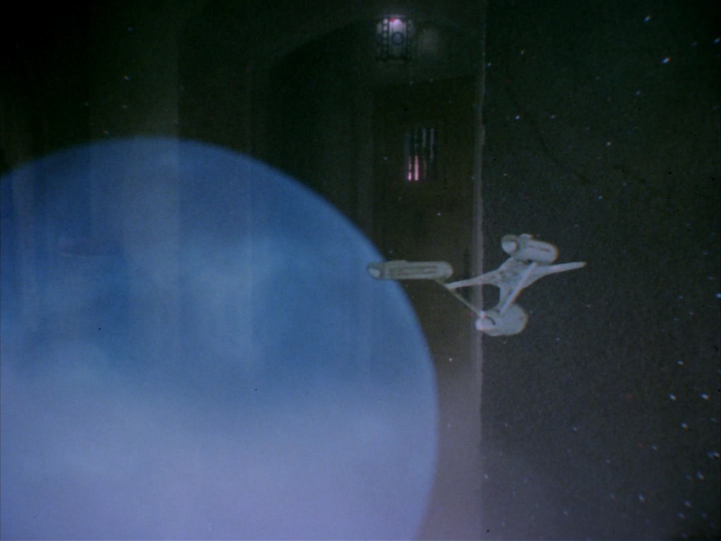 ariane179254_StarTrek_2x14_WolfInTheFold_0449.jpg