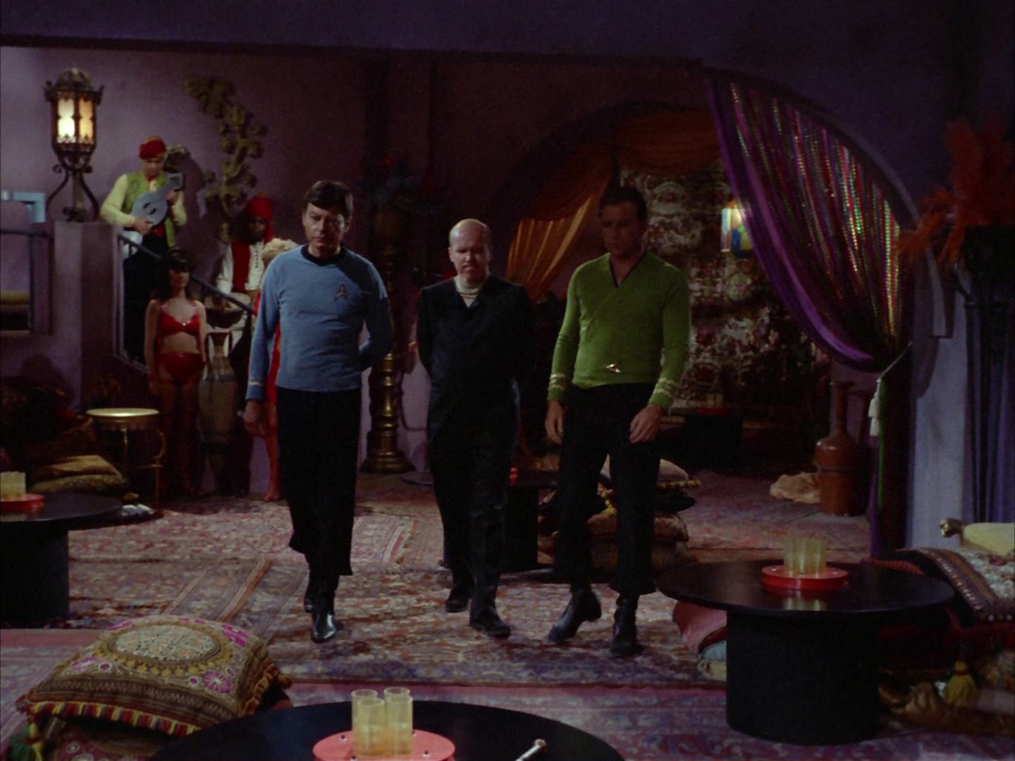 ariane179254_StarTrek_2x14_WolfInTheFold_0454.jpg