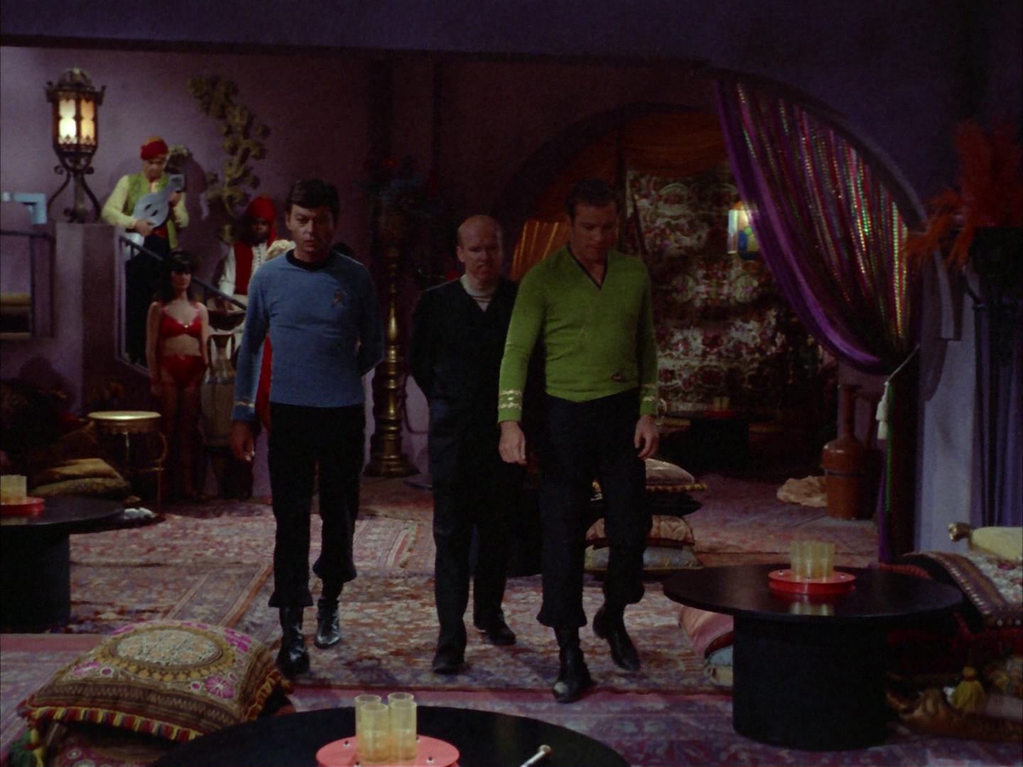 ariane179254_StarTrek_2x14_WolfInTheFold_0455.jpg