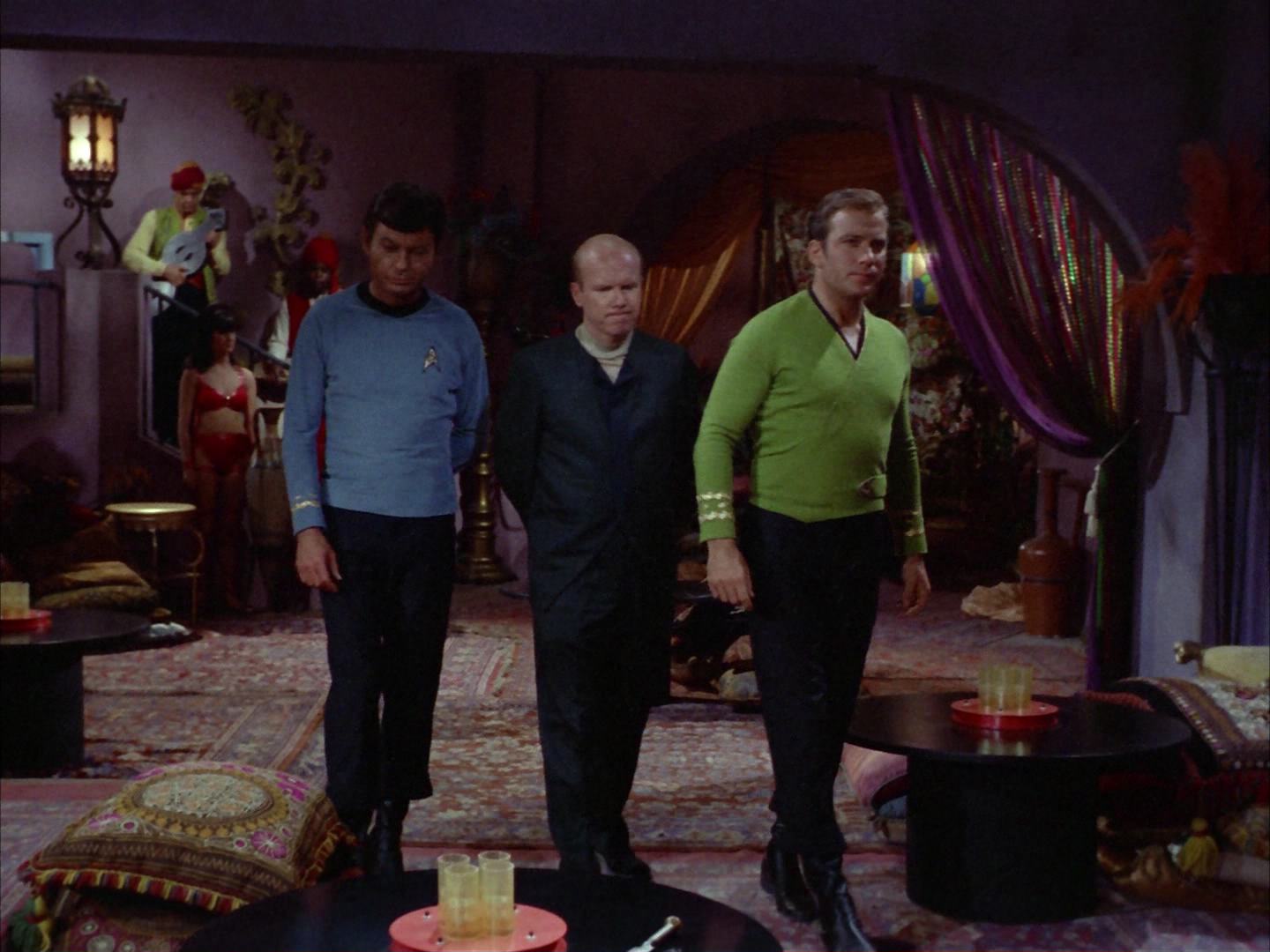ariane179254_StarTrek_2x14_WolfInTheFold_0457.jpg
