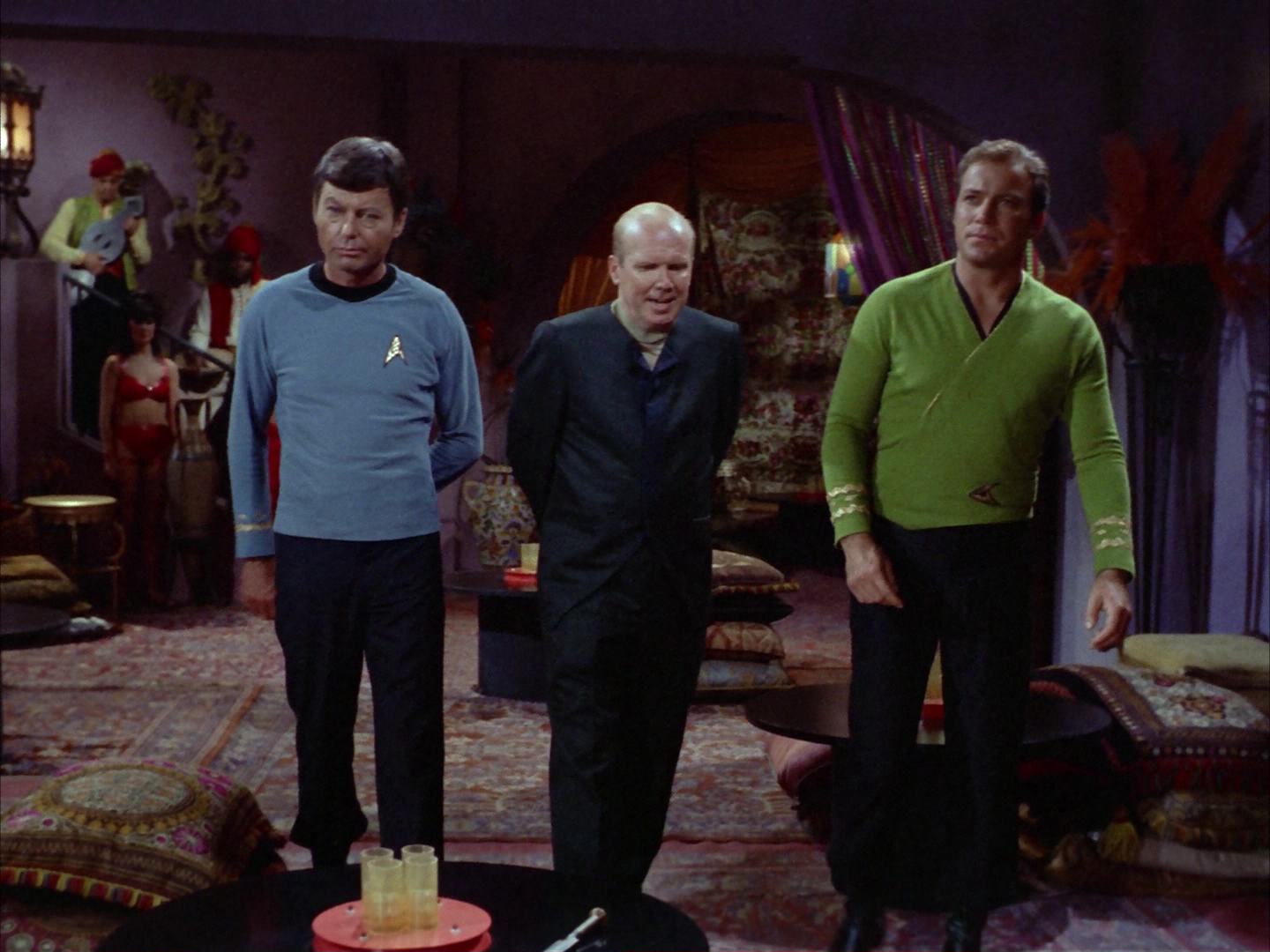 ariane179254_StarTrek_2x14_WolfInTheFold_0459.jpg