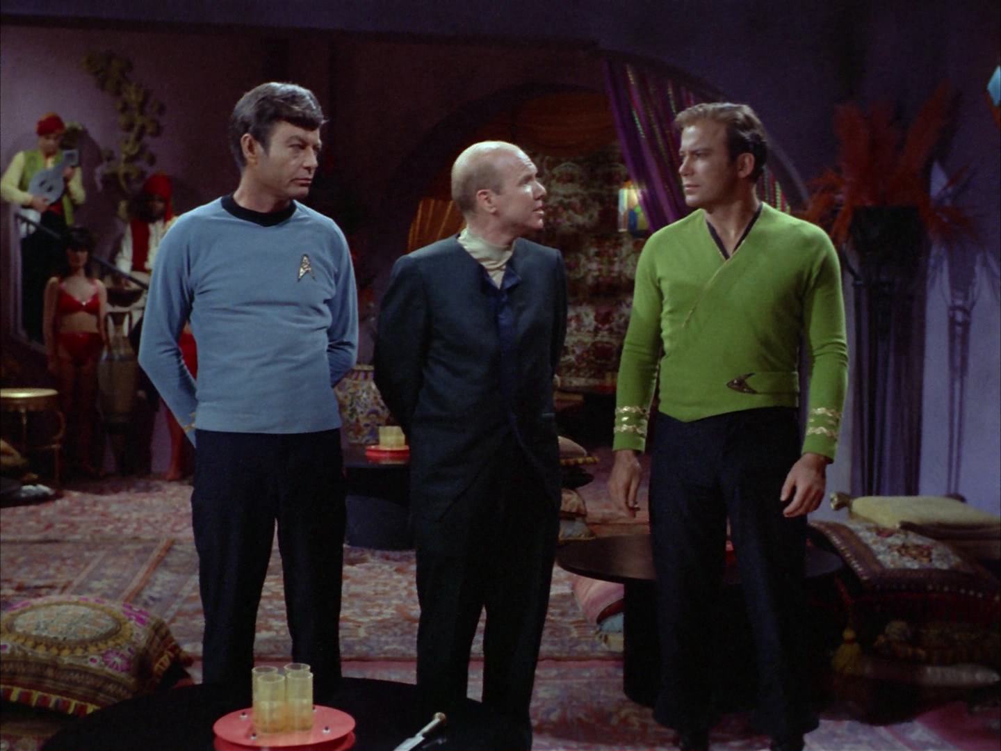 ariane179254_StarTrek_2x14_WolfInTheFold_0462.jpg