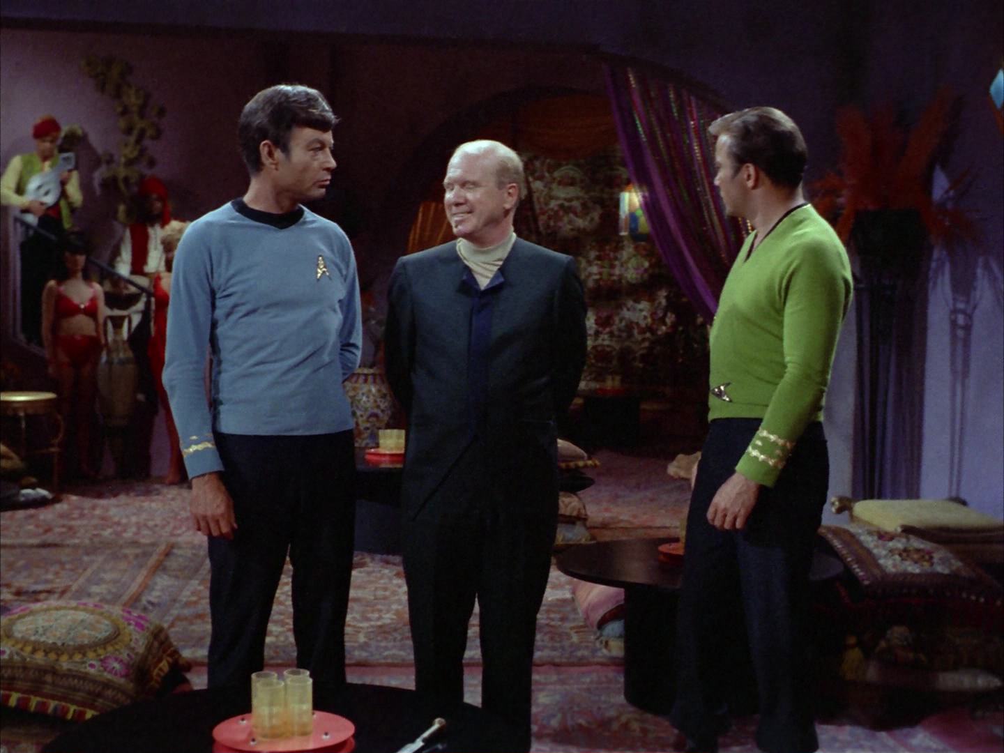 ariane179254_StarTrek_2x14_WolfInTheFold_0484.jpg