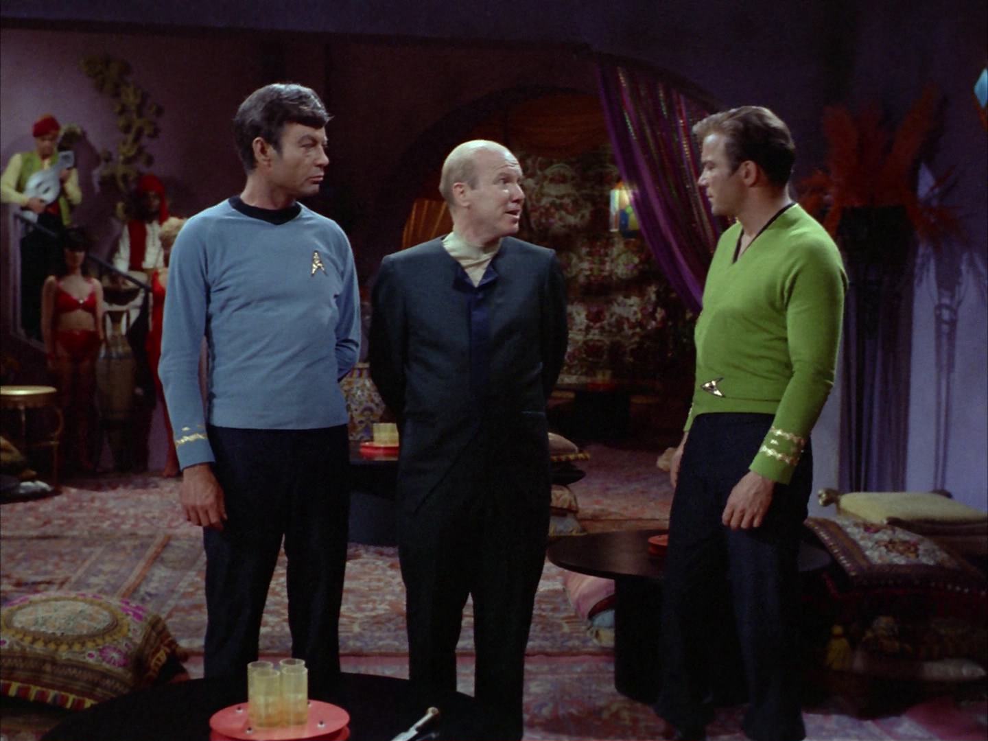 ariane179254_StarTrek_2x14_WolfInTheFold_0485.jpg
