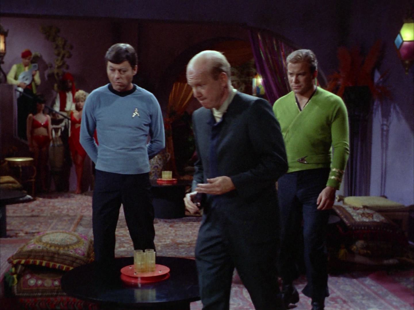ariane179254_StarTrek_2x14_WolfInTheFold_0492.jpg