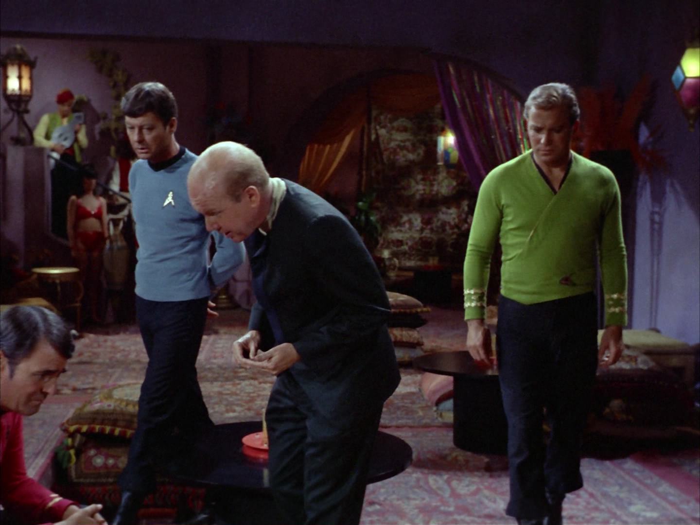 ariane179254_StarTrek_2x14_WolfInTheFold_0493.jpg