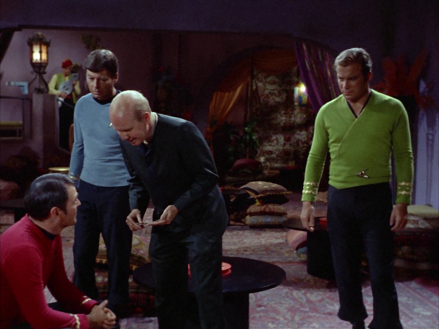 ariane179254_StarTrek_2x14_WolfInTheFold_0494.jpg