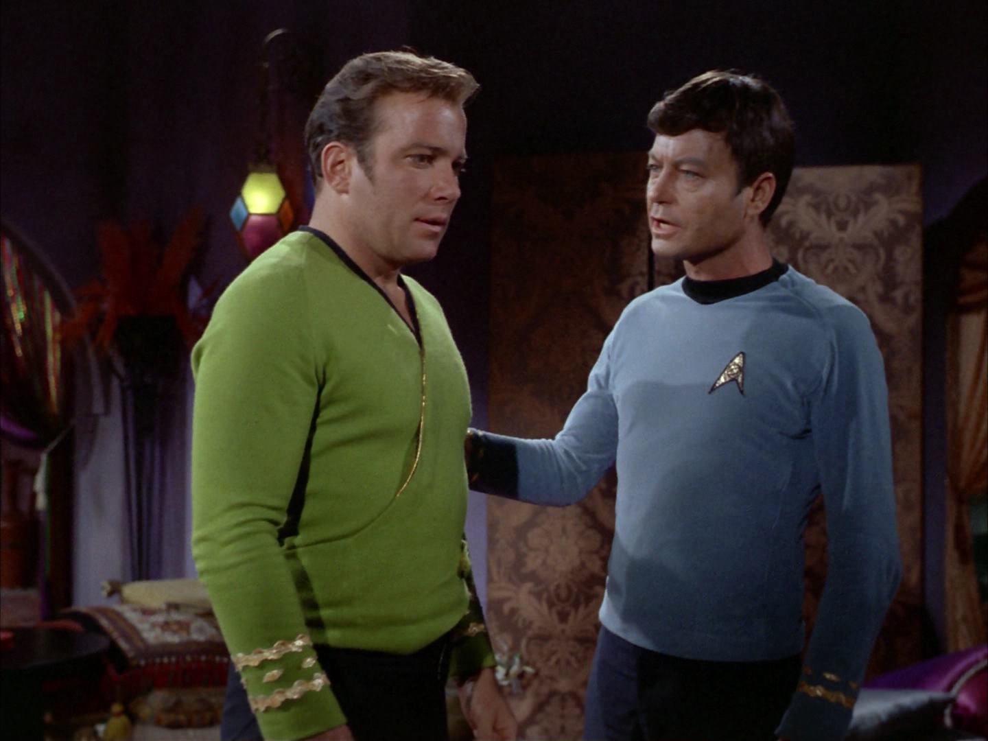ariane179254_StarTrek_2x14_WolfInTheFold_0556.jpg