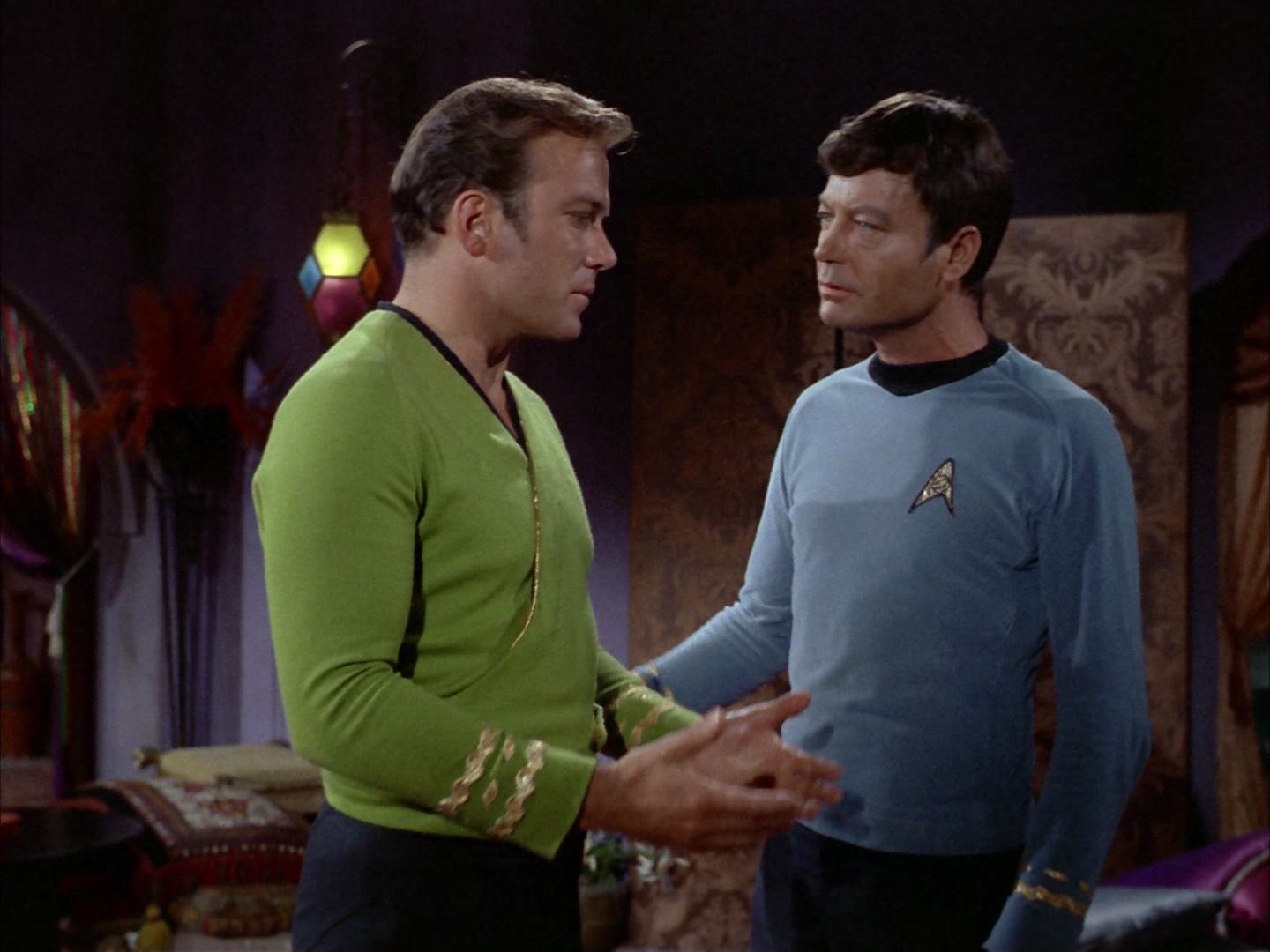 ariane179254_StarTrek_2x14_WolfInTheFold_0561.jpg