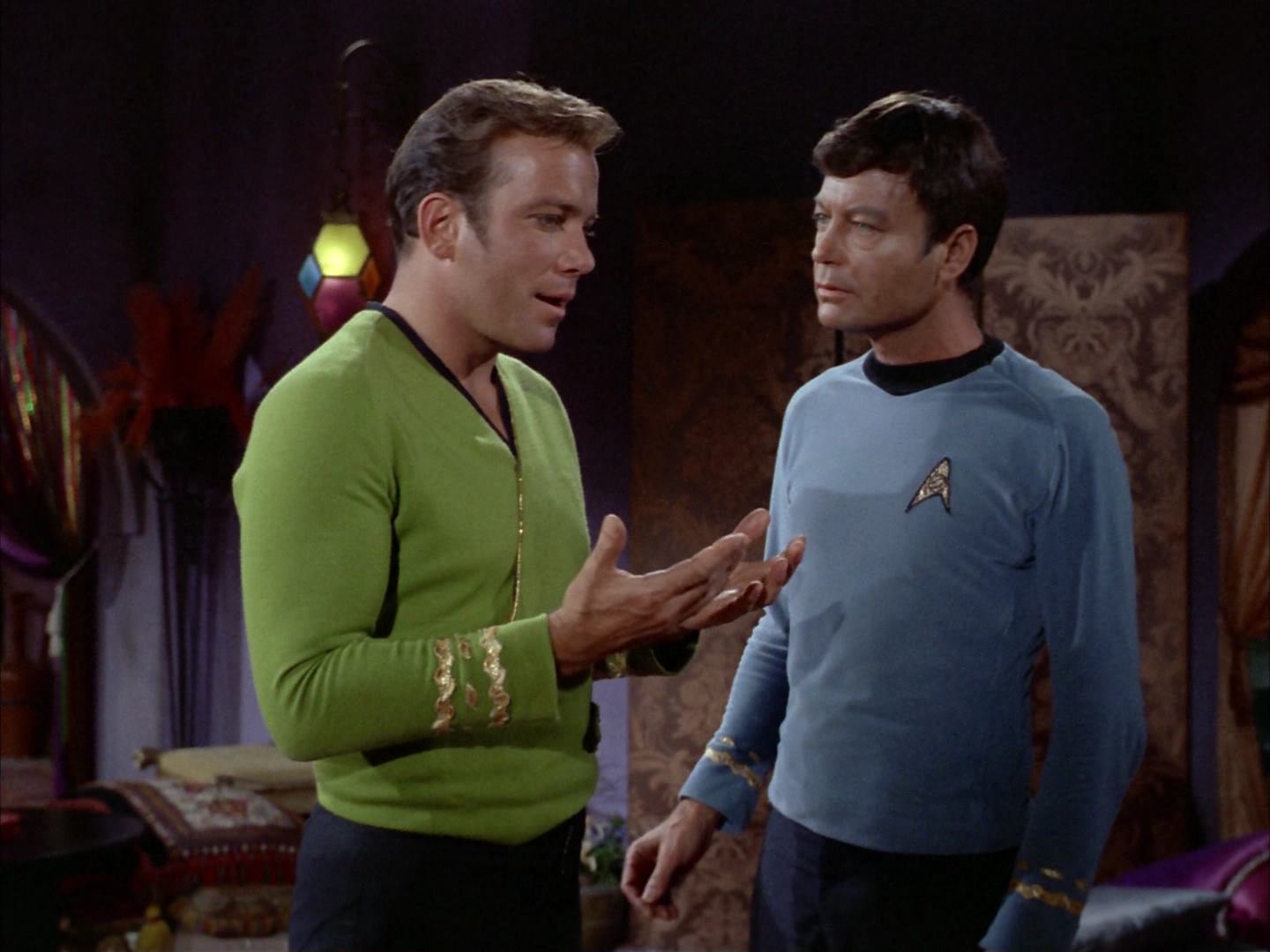 ariane179254_StarTrek_2x14_WolfInTheFold_0562.jpg