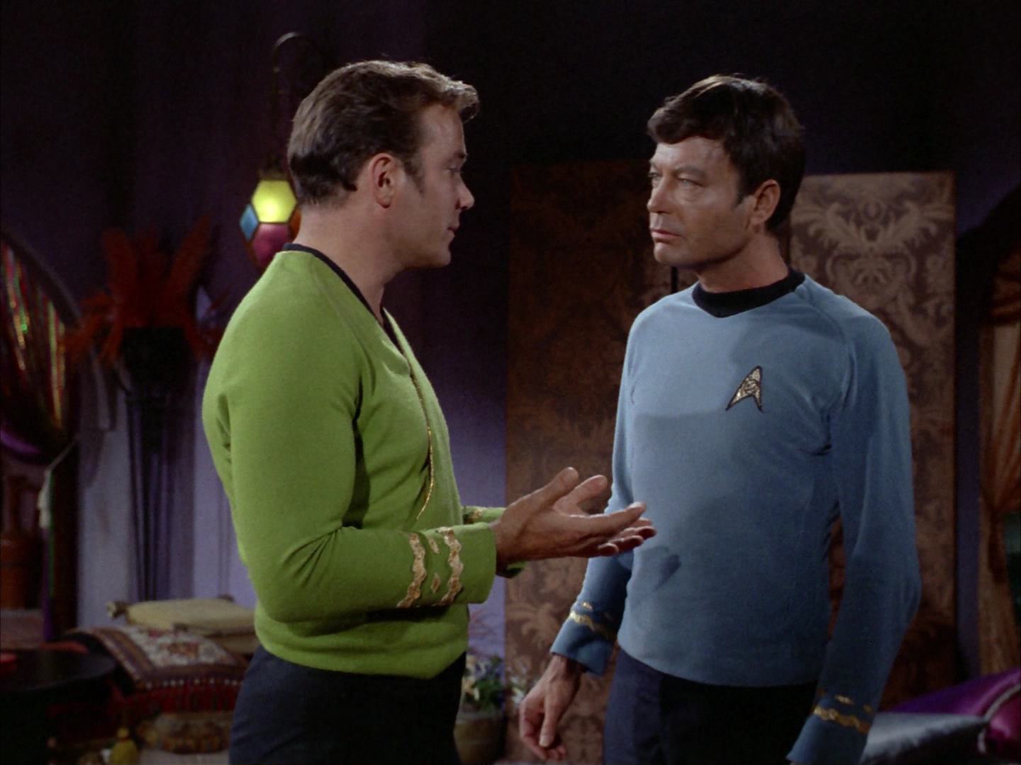 ariane179254_StarTrek_2x14_WolfInTheFold_0563.jpg