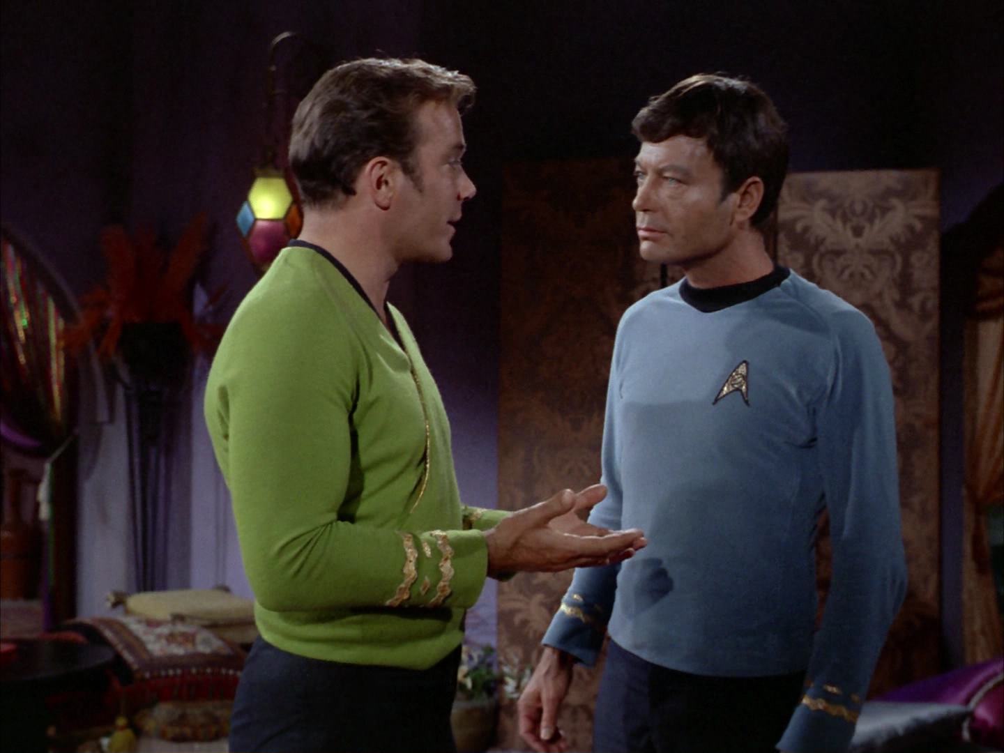 ariane179254_StarTrek_2x14_WolfInTheFold_0564.jpg