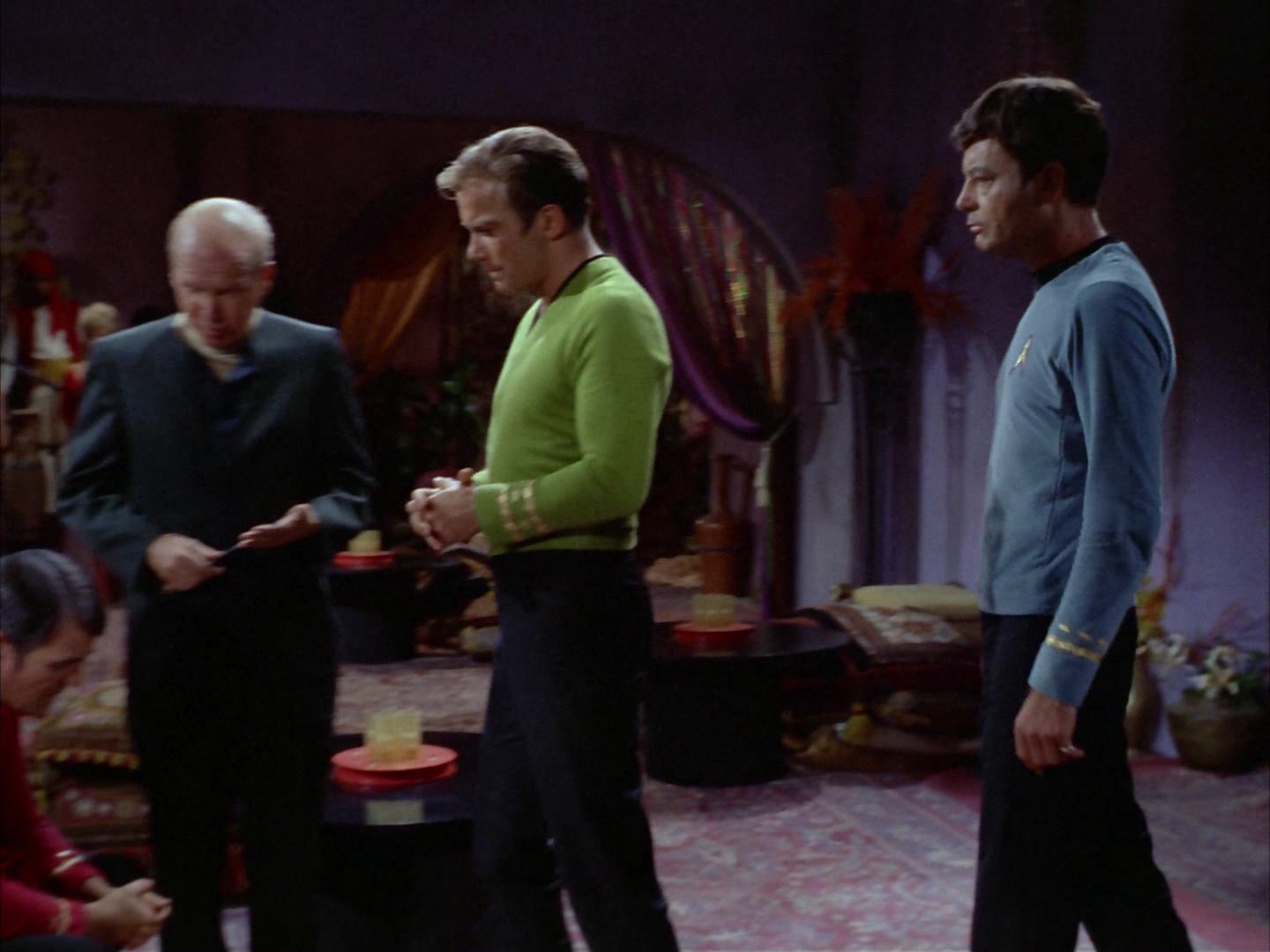ariane179254_StarTrek_2x14_WolfInTheFold_0584.jpg