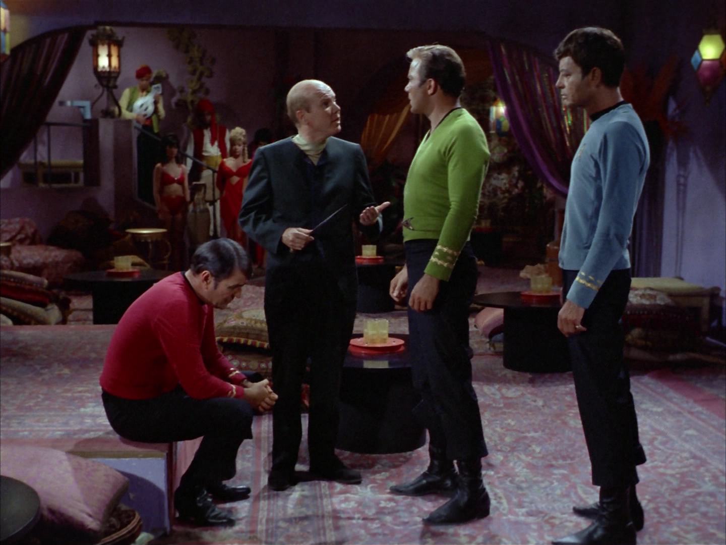ariane179254_StarTrek_2x14_WolfInTheFold_0590.jpg