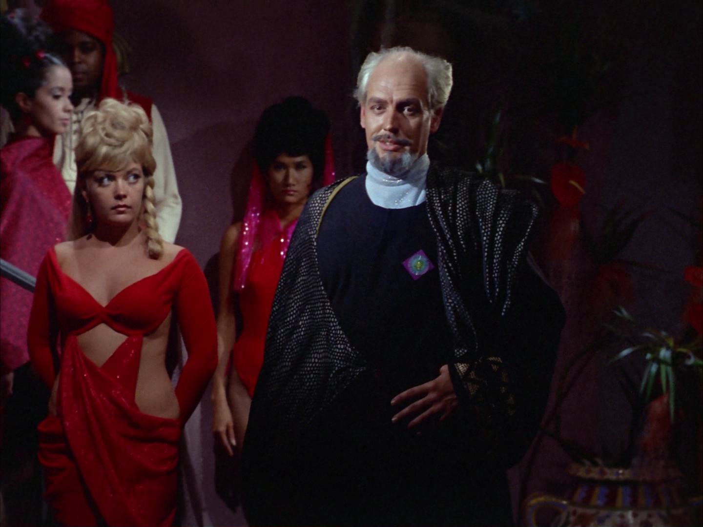 ariane179254_StarTrek_2x14_WolfInTheFold_0613.jpg