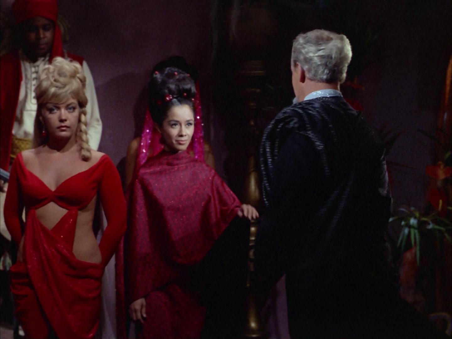 ariane179254_StarTrek_2x14_WolfInTheFold_0617.jpg