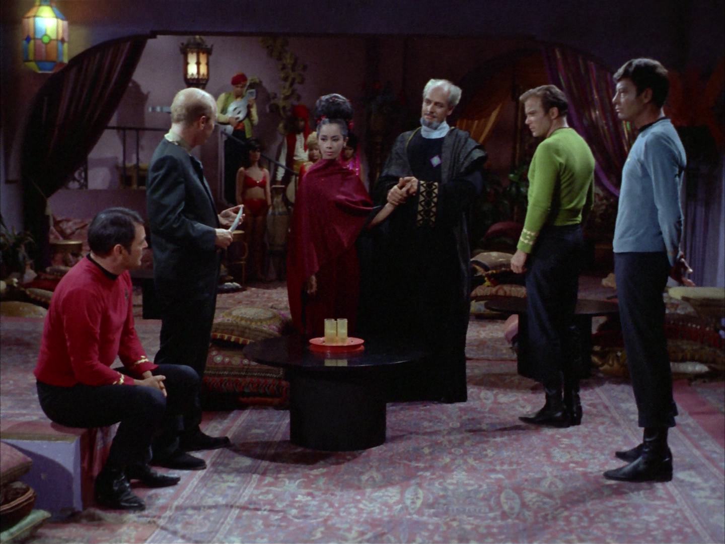 ariane179254_StarTrek_2x14_WolfInTheFold_0636.jpg