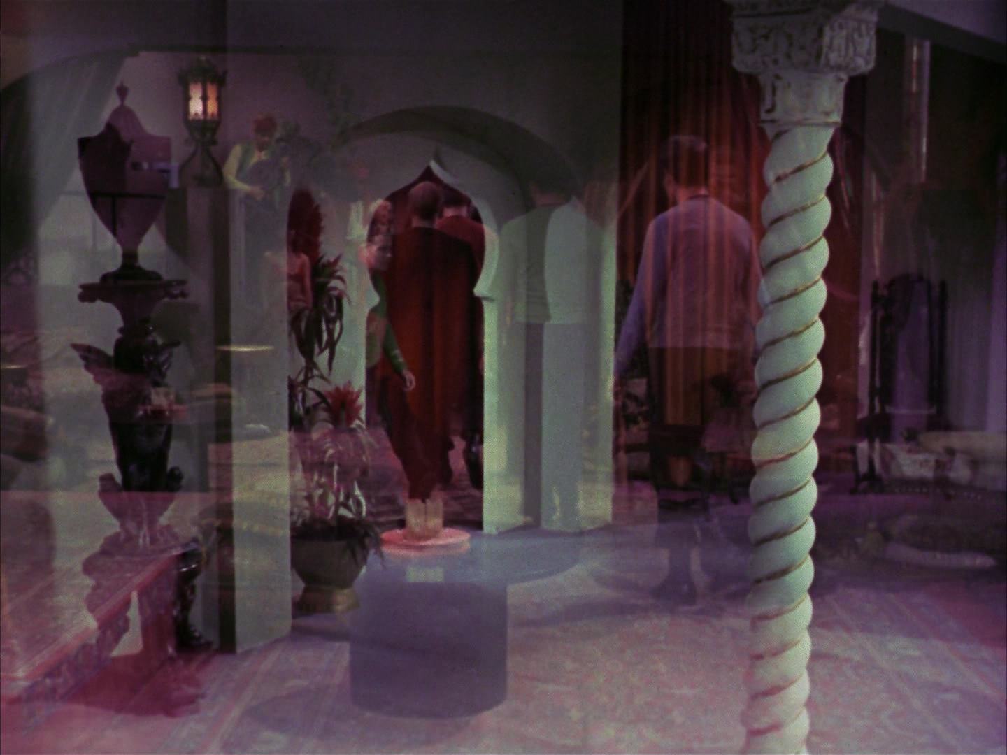 ariane179254_StarTrek_2x14_WolfInTheFold_0710.jpg