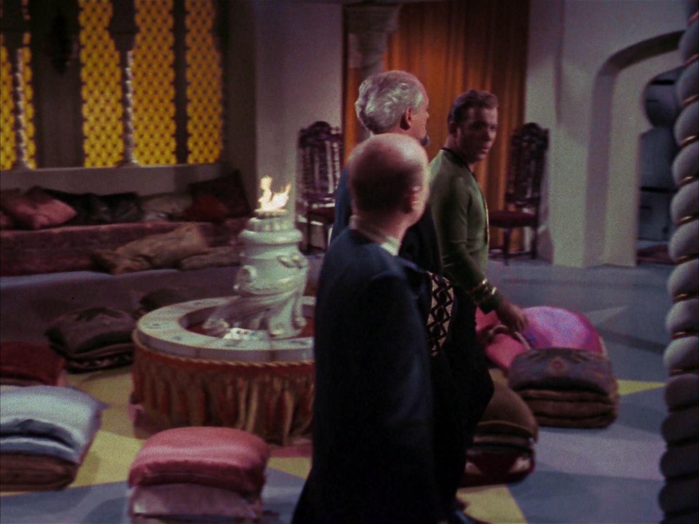 ariane179254_StarTrek_2x14_WolfInTheFold_0719.jpg