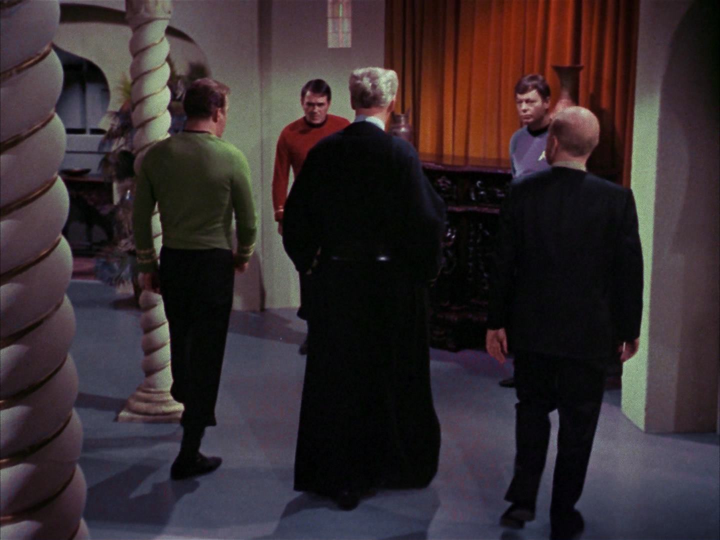 ariane179254_StarTrek_2x14_WolfInTheFold_0723.jpg