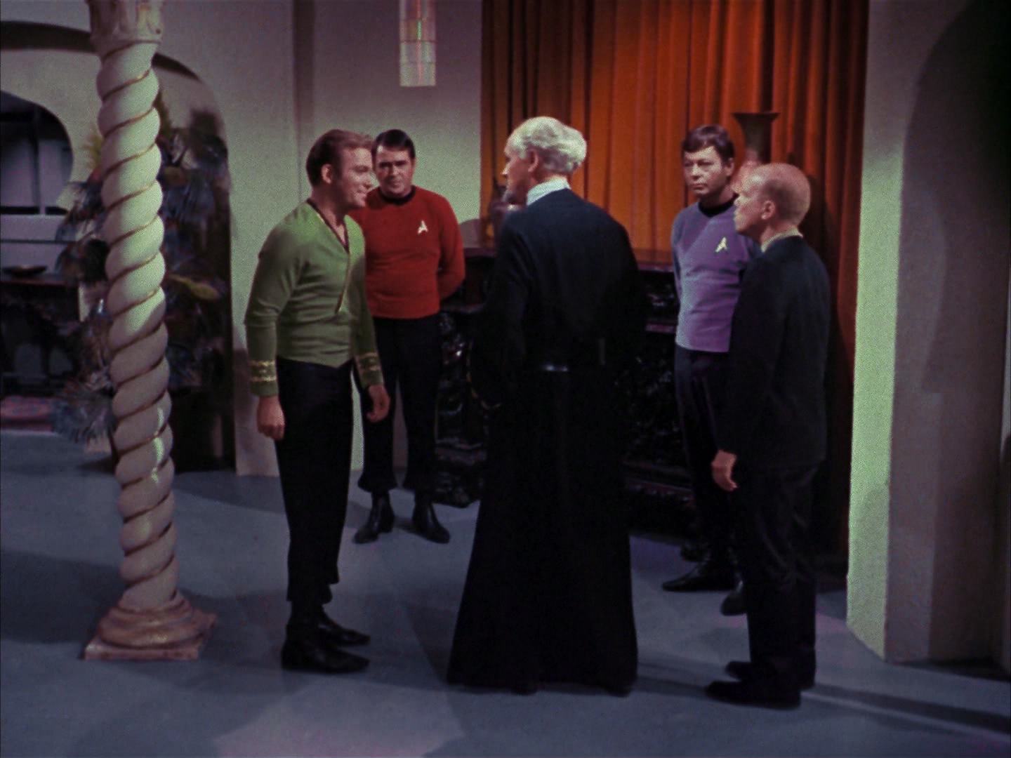 ariane179254_StarTrek_2x14_WolfInTheFold_0726.jpg
