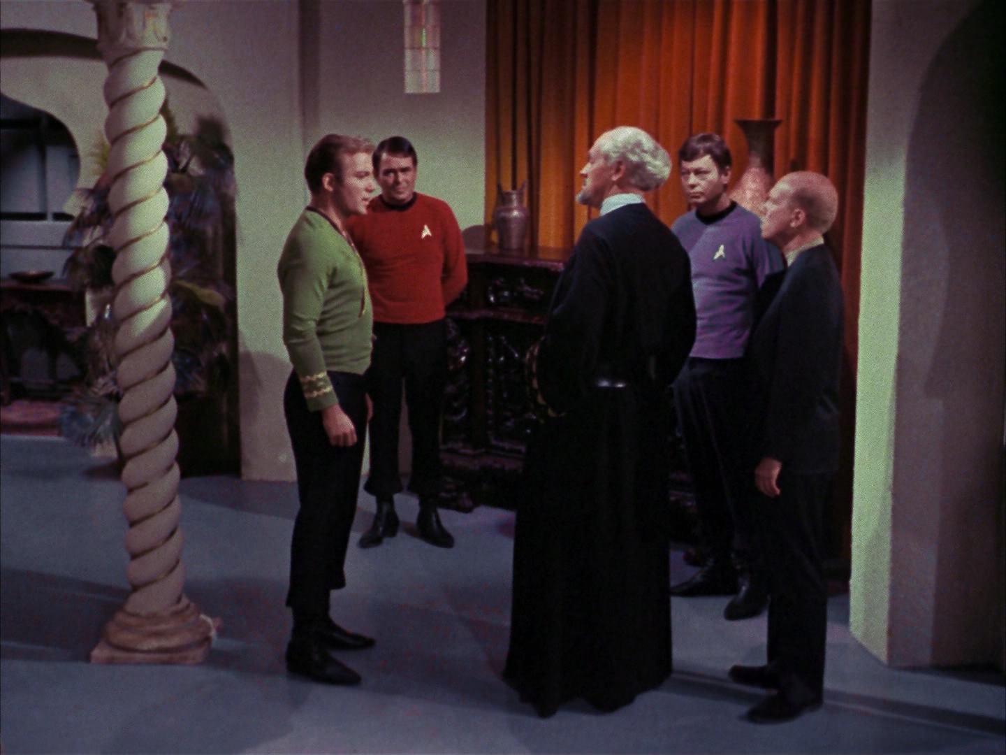 ariane179254_StarTrek_2x14_WolfInTheFold_0729.jpg