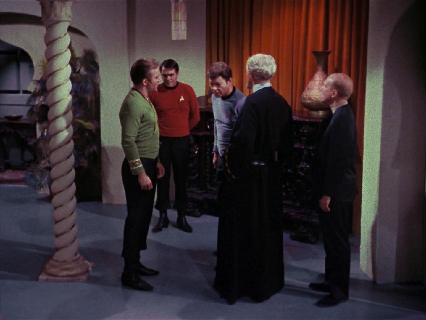 ariane179254_StarTrek_2x14_WolfInTheFold_0733.jpg