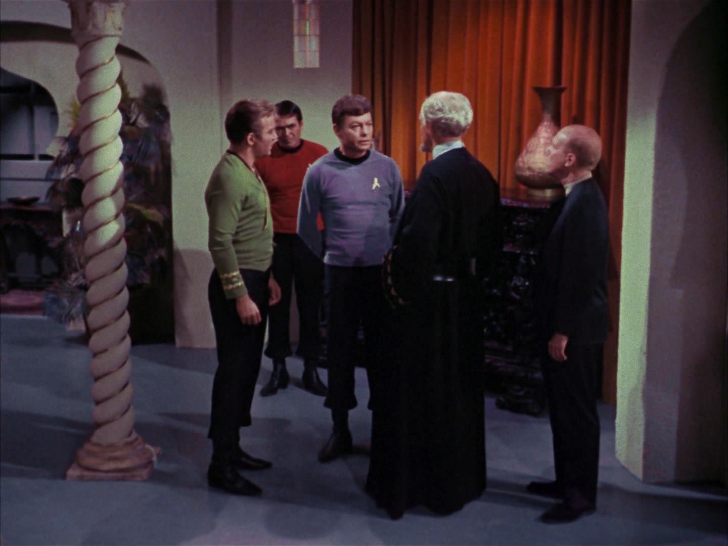 ariane179254_StarTrek_2x14_WolfInTheFold_0734.jpg