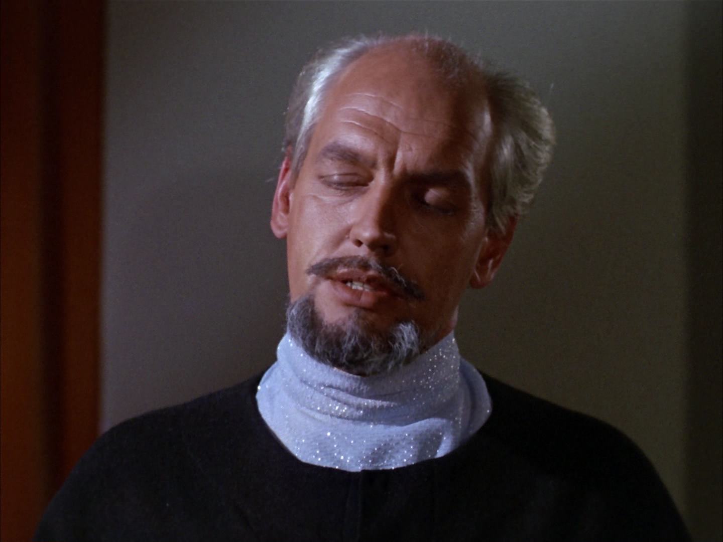 ariane179254_StarTrek_2x14_WolfInTheFold_0749.jpg