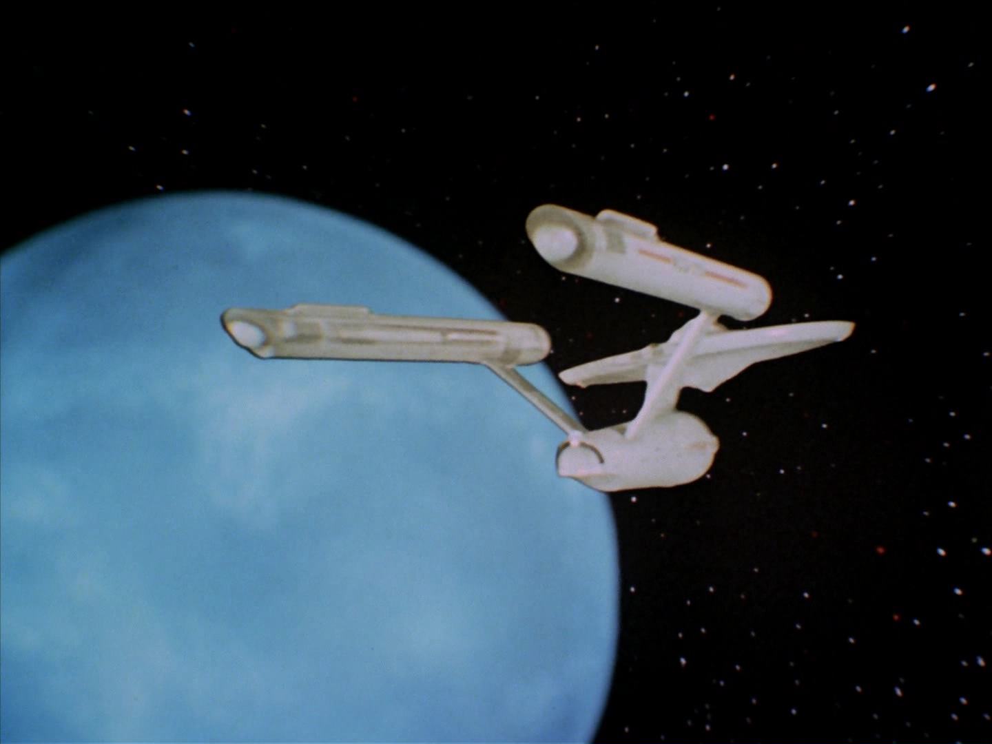 ariane179254_StarTrek_2x14_WolfInTheFold_0761.jpg