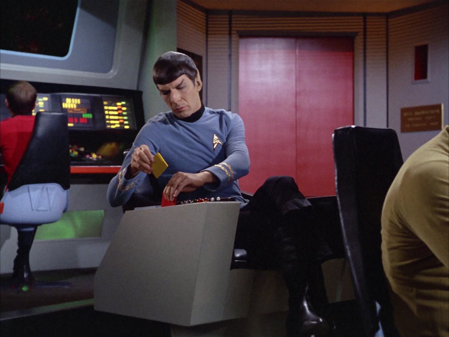 ariane179254_StarTrek_2x14_WolfInTheFold_0772.jpg