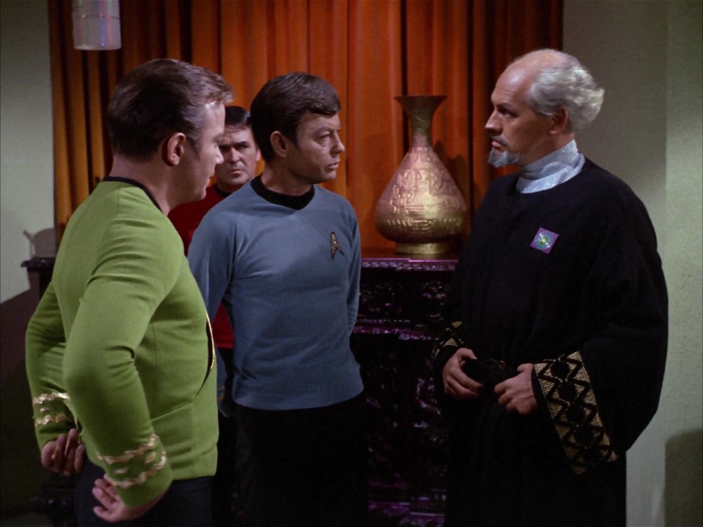 ariane179254_StarTrek_2x14_WolfInTheFold_0779.jpg