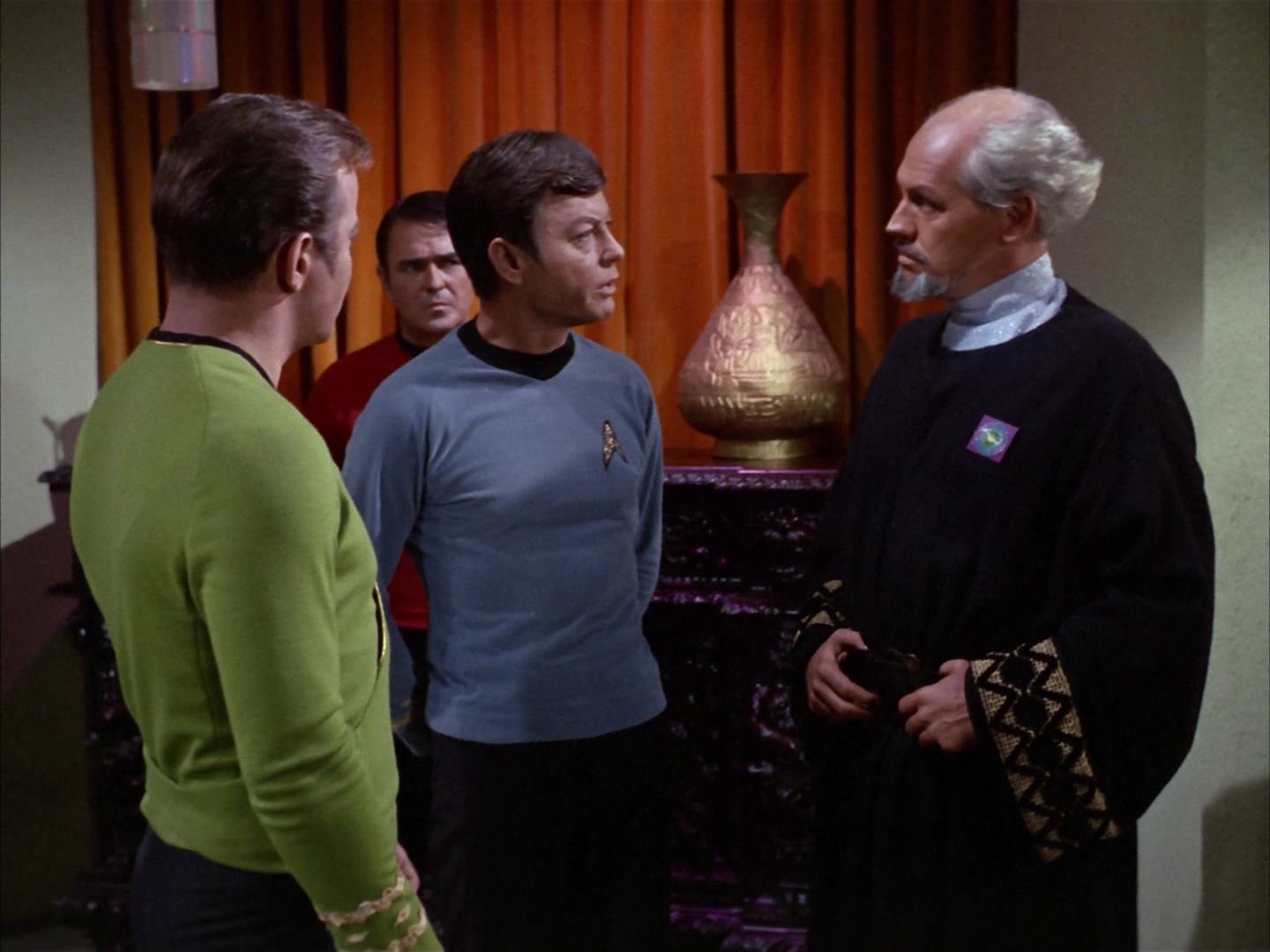 ariane179254_StarTrek_2x14_WolfInTheFold_0780.jpg