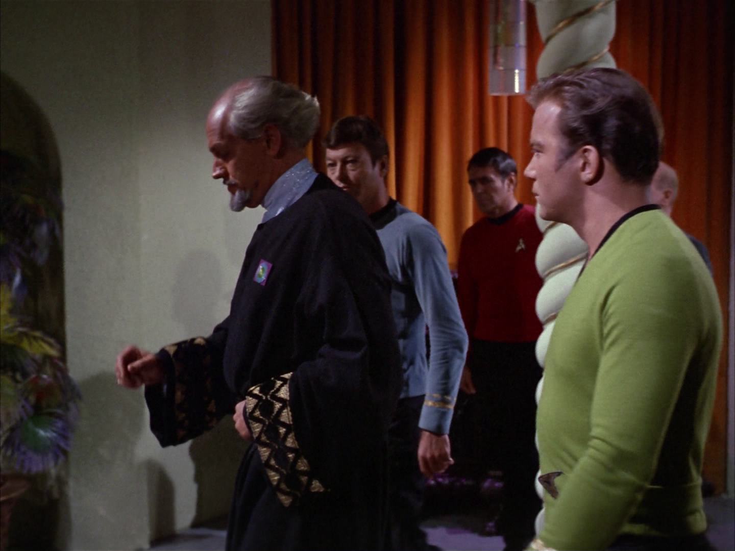ariane179254_StarTrek_2x14_WolfInTheFold_0788.jpg
