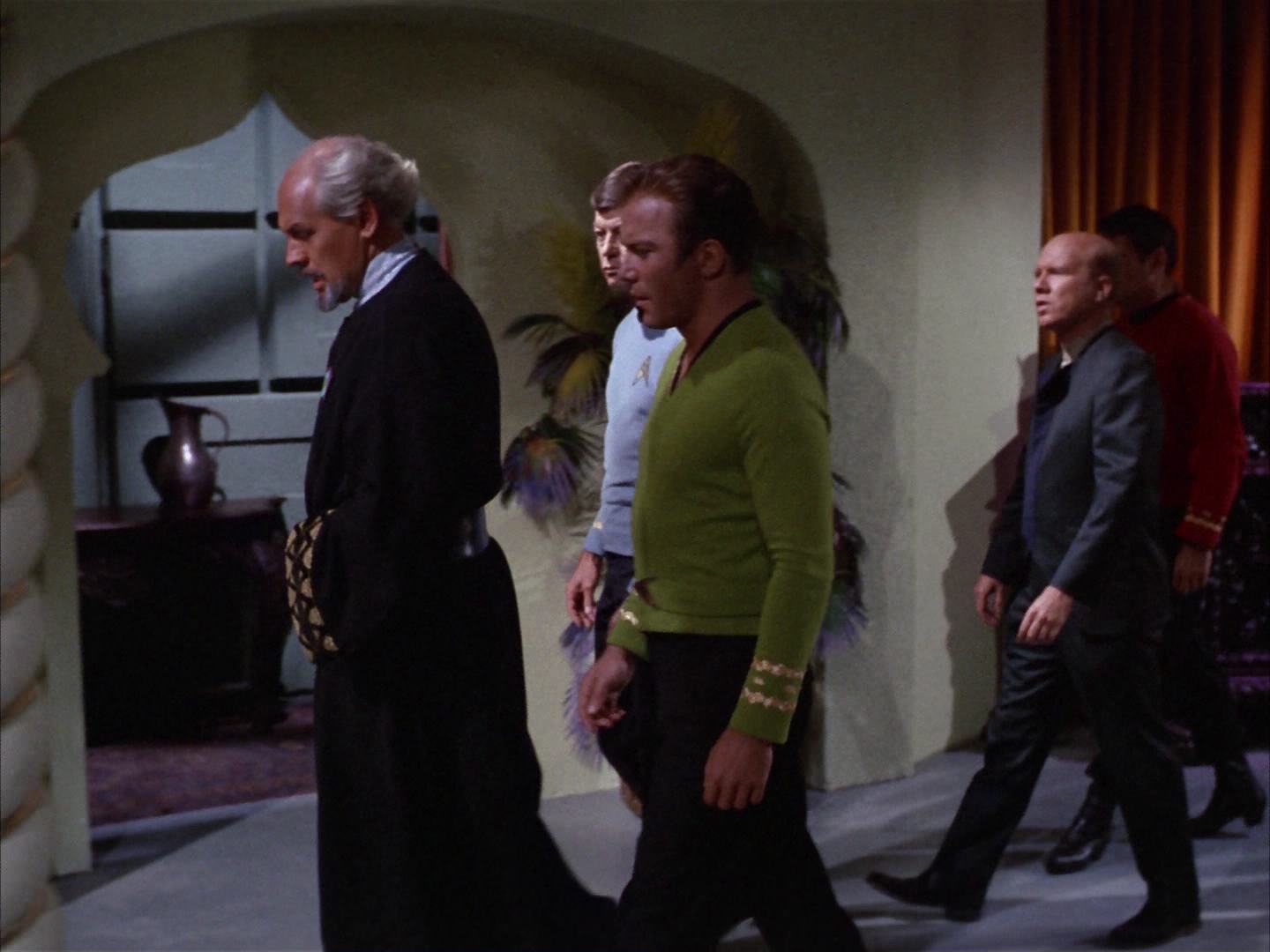 ariane179254_StarTrek_2x14_WolfInTheFold_0791.jpg