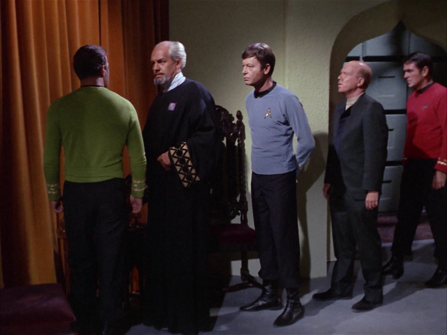 ariane179254_StarTrek_2x14_WolfInTheFold_0797.jpg