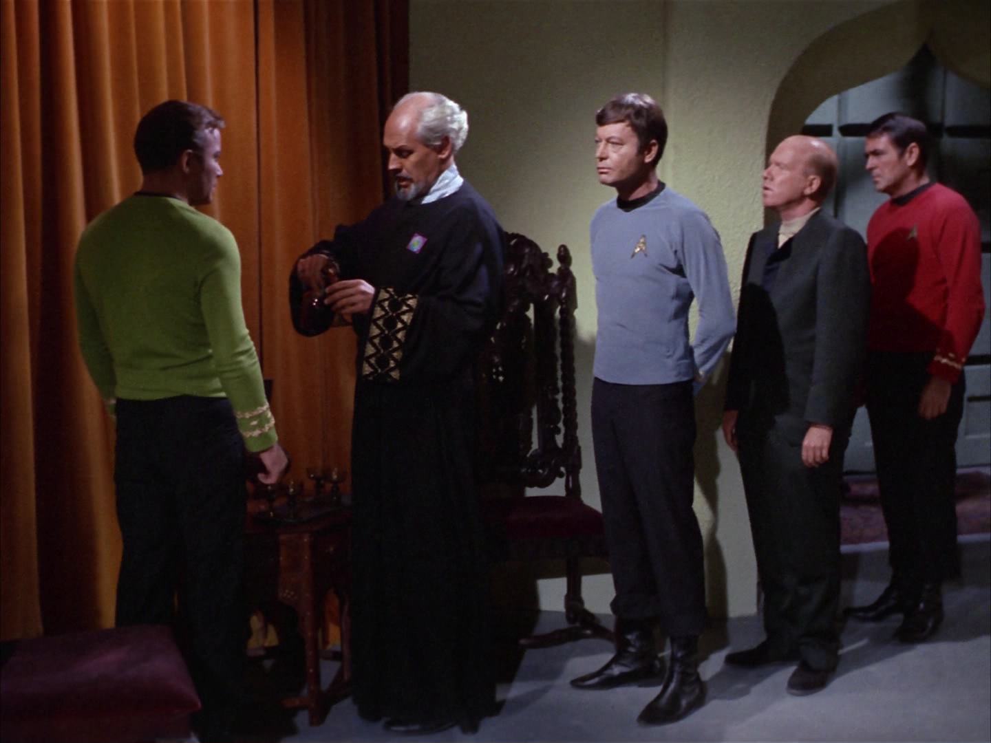 ariane179254_StarTrek_2x14_WolfInTheFold_0802.jpg