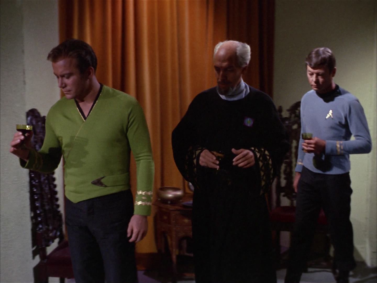 ariane179254_StarTrek_2x14_WolfInTheFold_0827.jpg