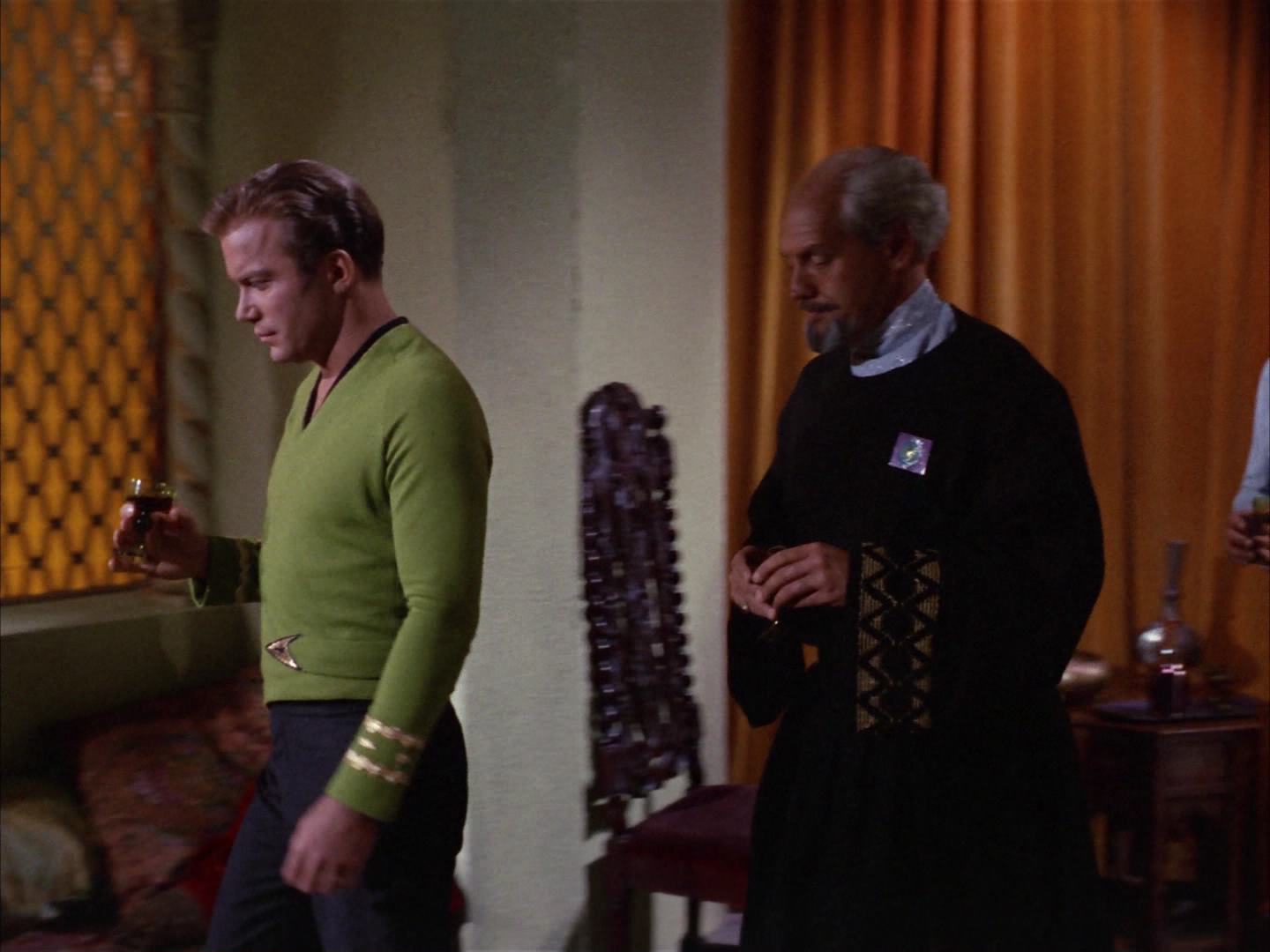 ariane179254_StarTrek_2x14_WolfInTheFold_0828.jpg