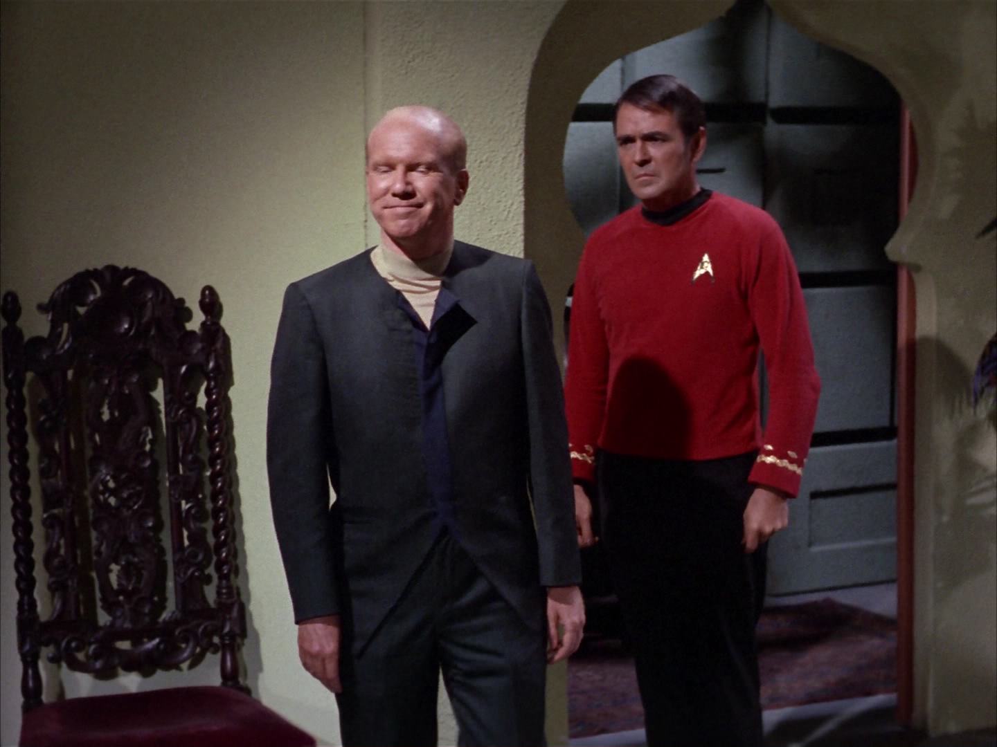 ariane179254_StarTrek_2x14_WolfInTheFold_0838.jpg