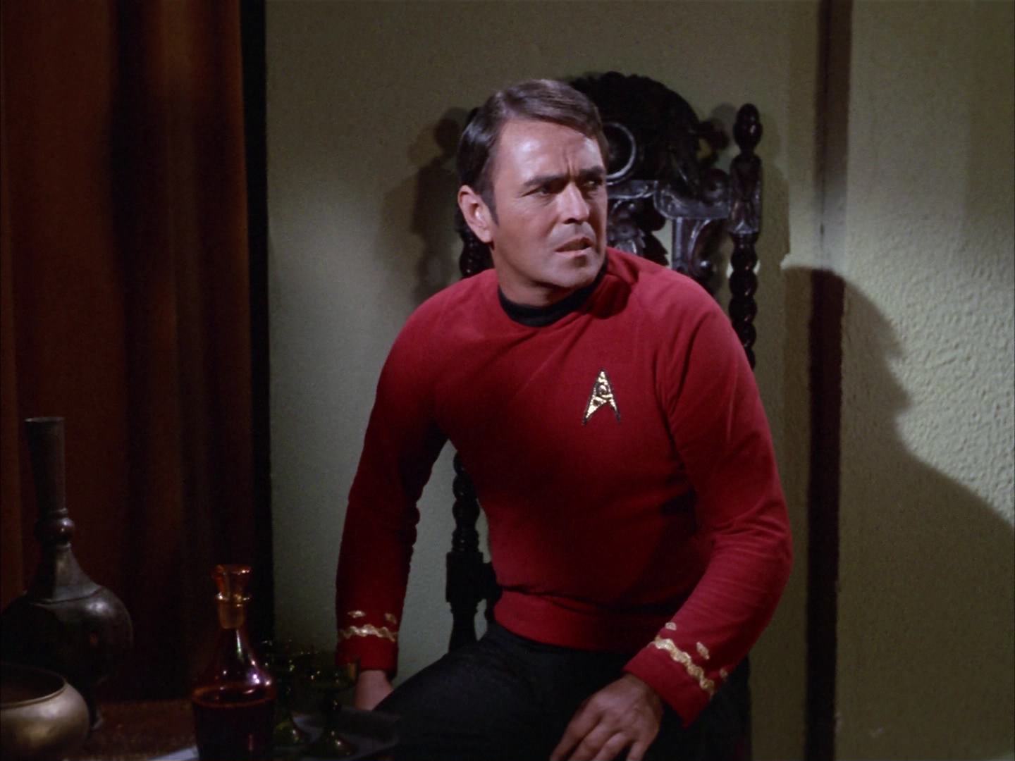ariane179254_StarTrek_2x14_WolfInTheFold_0853.jpg