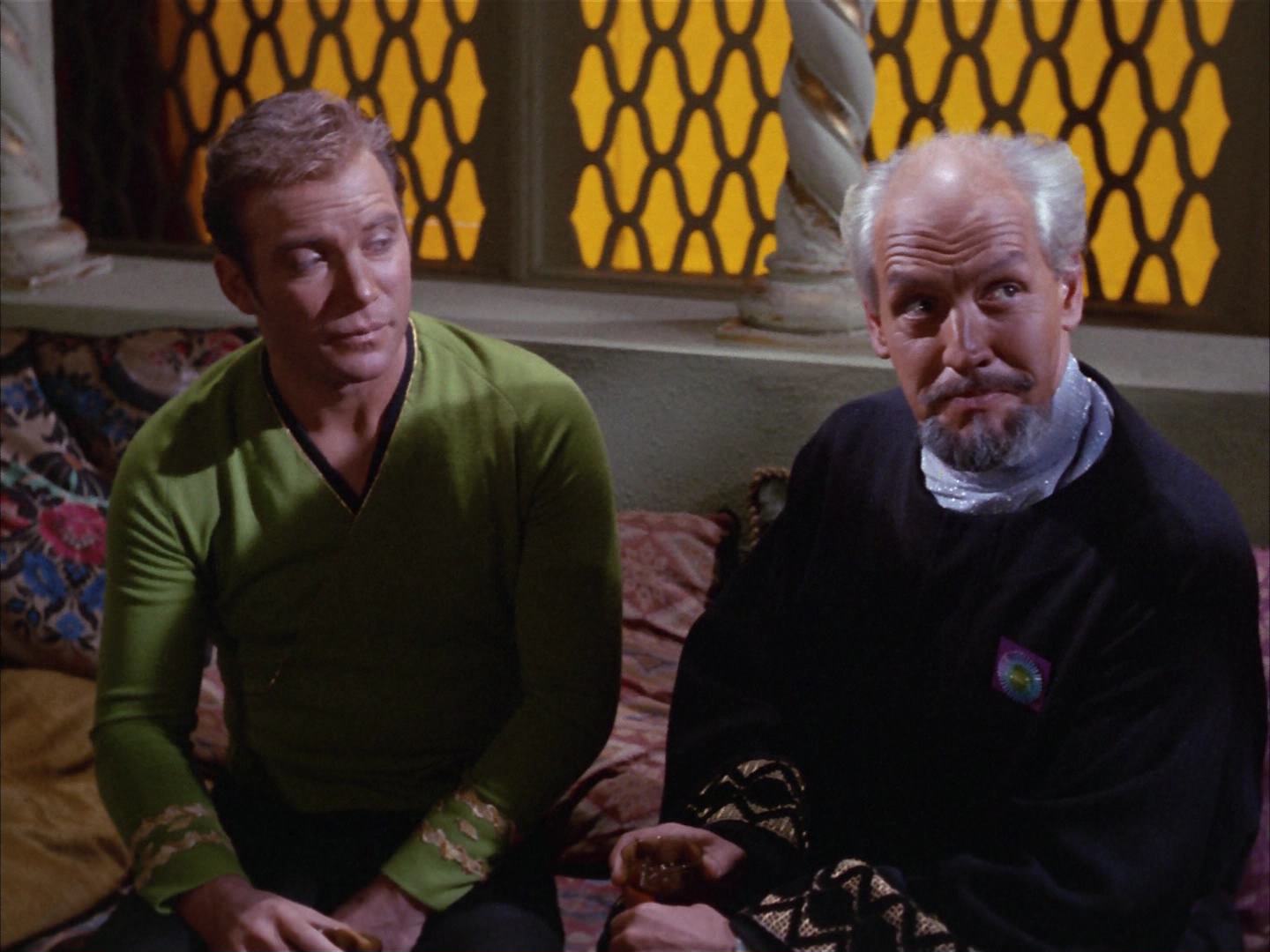 ariane179254_StarTrek_2x14_WolfInTheFold_0858.jpg